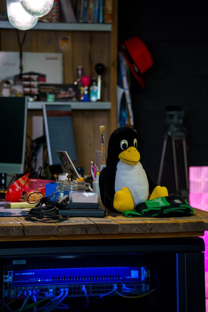 Tux the Linux penguin - Ubuntu Pro extends Linux security maintenance for production workloads