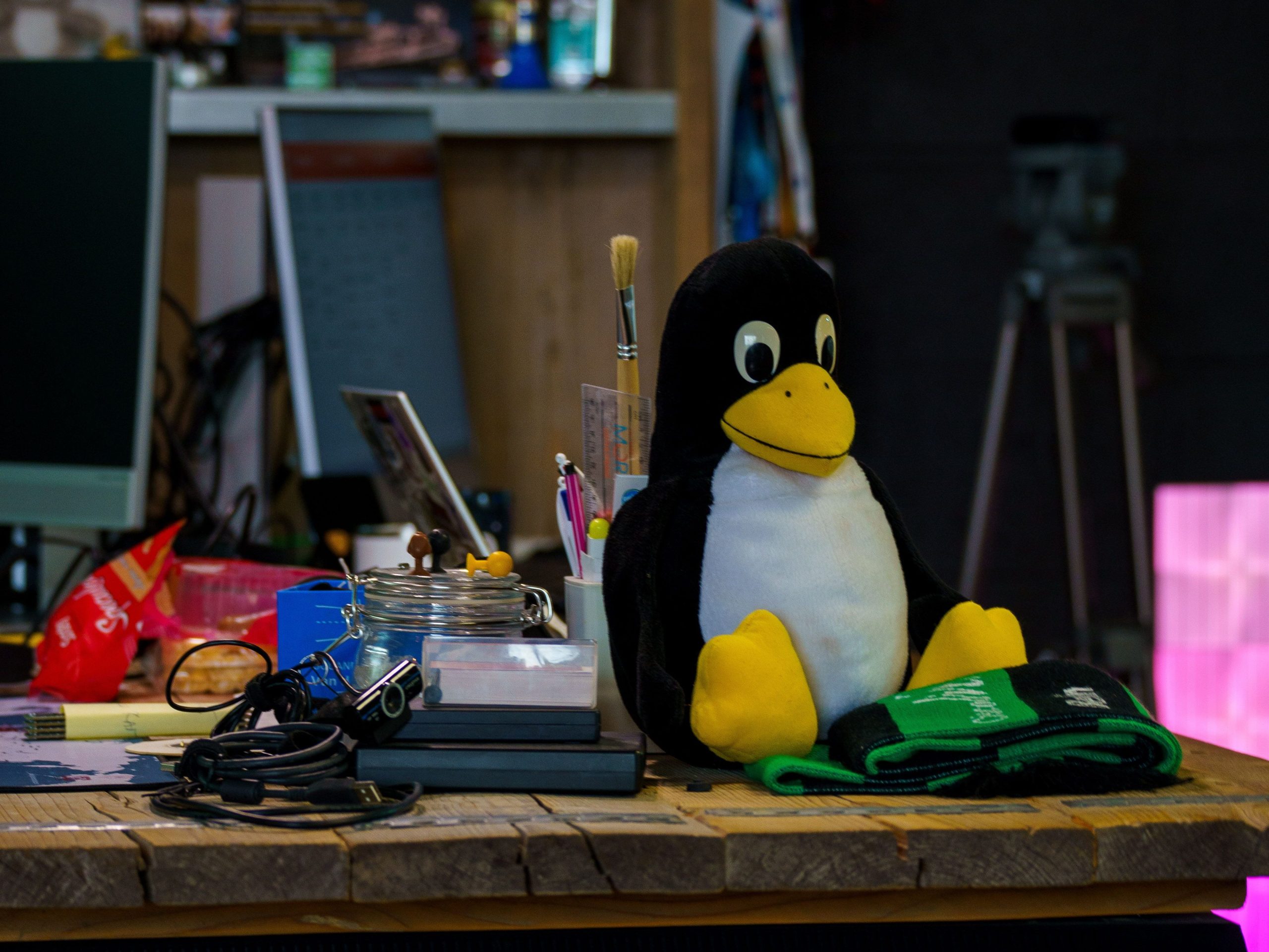 Tux the Linux penguin - Ubuntu Pro extends Linux security maintenance for production workloads